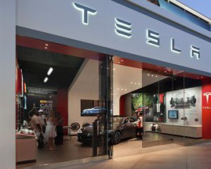 Tesla несет рекордные убытки