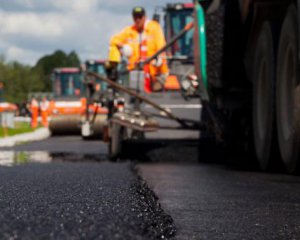 Сколько средств выделили на ремонт украинских дорог
