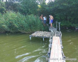Залишена матір'ю дитина втопилась у ставку