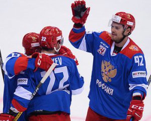 Російські і канадські хокеїсти влаштували масову бійку