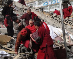 Мощное землетрясение в Китае обрушило отель с 2000 постояльцев