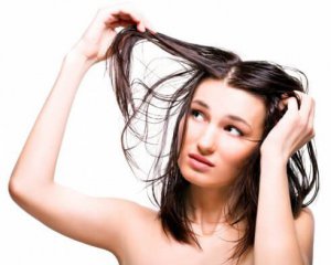 Як без миття освіжити жирне волосся
