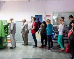 Жителі Криму масово знімають всі гроші з банкоматів