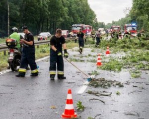 Наслідки урагану в Польщі зафіксували на відео