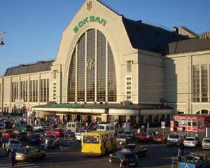 В Києві евакуювали 1200 осіб через замінований вокзал