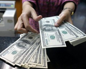 Эксперт объяснил, зачем Нацбанк скупает доллары