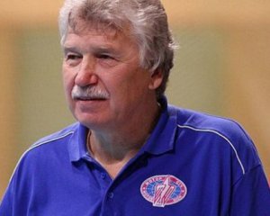 Тренер збірної Росії відбирав зарплати у гравців