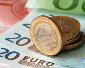 Нацбанк установил курс евро ниже психологической отметки