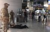 Полицейские аэропорта "Харьков" прятали деньги в канализации