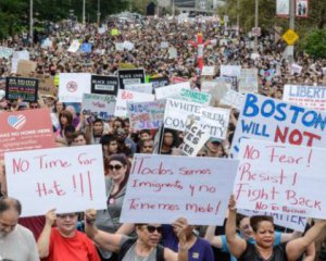Бостон охватила многотысячная волна протеста против ненависти и расизма