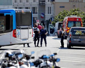 Теракт в Марселе: авто врезалось в остановку с людьми