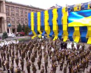 На Крещатике проходит военный парад: онлайн