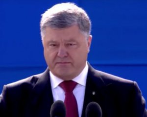 Порошенко России: &quot;Собаки лают, а Украина идет в ЕС и НАТО&quot;