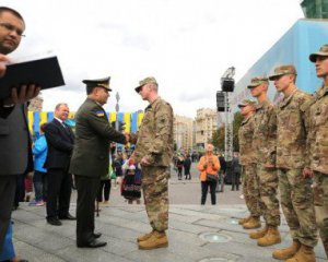 Полторак нагородив 6 військовослужбовців Нацгвардії США