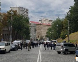 Женщина сделала еще шаг и упала - очевидец рассказал о взрыве на Грушевского