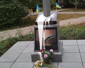 Неизвестные осквернили памятник погибшим бойцам АТО
