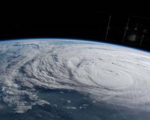 З&#039;явилось відео урагану з космосу