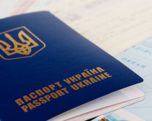 Переселенцям потрібні додаткові документи для оформлення закордонного паспорта