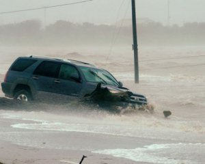 Ураган Харви: 10 смертей - только начало