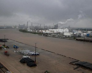 В Техасе может взорваться химический завод