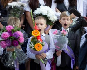 День знаний - учебный год закончится в июле, а учиться по субботам запретили