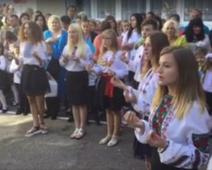 Гимн Украины исполнили на языке жестов