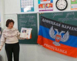 Школьники отказались петь &quot;гимн ДНР&quot;