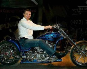 Кличко порадовал сеть ночной инспекцией Киева на мотоцикле