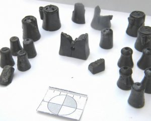 Археологи знайшли шахи із чорного бурштину