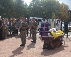 Попрощалися з радистом, який 3 роки тому загинув через зрадника