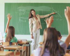 Мінімальна зарплата вчителів зросте до 9600 грн