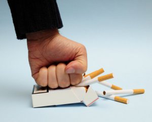 Українці масово відмовляються від цигарок - експерти