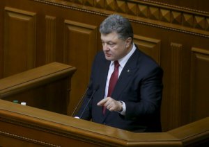 Порошенко лякає довготривалою загрозою &quot;з-за перевалу&quot;