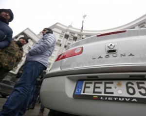 Автомобілі на єврономерах можна буде офіційно розмитнити за €1 тис.