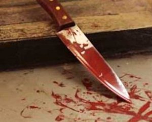 Двое мужчин напали с ножом на друга