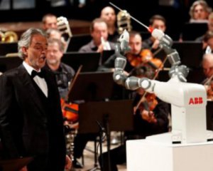 Робот виступив в ролі диригента філармонічного оркестру