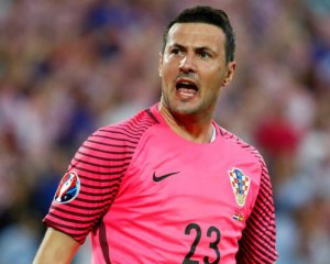 Основной вратарь сборной Хорватии может не сыграть с Украиной