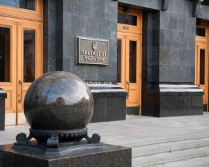 Саакашвили советует поинтересоваться "складом налички" в АП