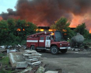 Склады боеприпасов возле Мариуполя разминируют 10 групп пиротехников