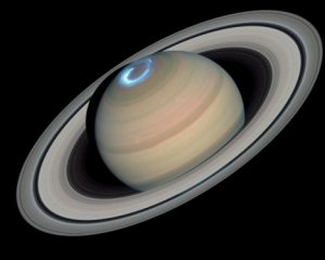 Кассини перед гибелью нашел на Сатурне странный объект