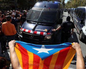 Мадрид берет под контроль полицию Каталонии, чтобы помешать референдума о независимости