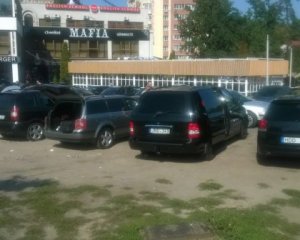 В Киеве обнаружили стихийный рынок авто на еврономерах