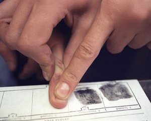 Россияне на границе будут брать у иностранцев отпечатки пальцев