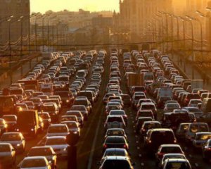 Київ зранку зупинився у "мертвих" заторах