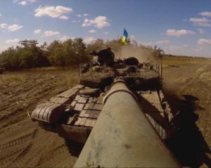 &quot;Мы готовы&quot; - показали зрелищные танковые учения на Донбассе