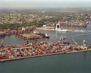 ​СМИ узнали о фальсификации крупнейшего тендера в порту Южный