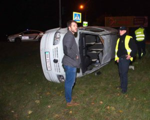 П&#039;яний водій злетів у кювет. У салоні автомобіля була дитина