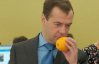 Медведев решил выращивать в Крыму фрукты
