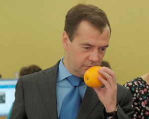 Медведєв вирішив вирощувати у Криму фрукти