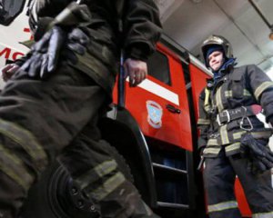 Пожежа в 9-поверховому будинку: постраждав рятувальник